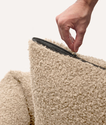 Zipped removable cover on the beige fleece CAFIDE Snozy dog bed