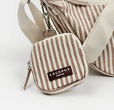 London Linen Stripe Crescent snoepzakje bevestigd aan een bijpassende gestreepte uitlaattas