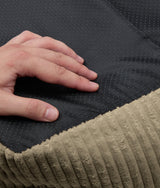 Non-slip base of the green corduroy CAFIDE Snozy dog bed